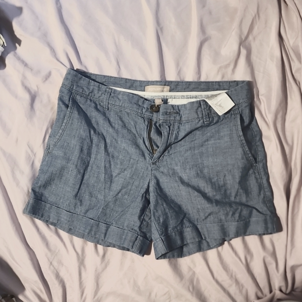 Banana republic us 4 denim pocketed button cover fold over cuff jean shorts